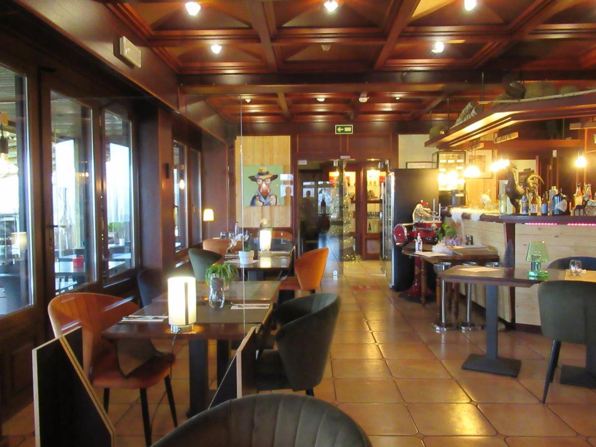Hotel Restaurant N 4 Martelange Esterno foto