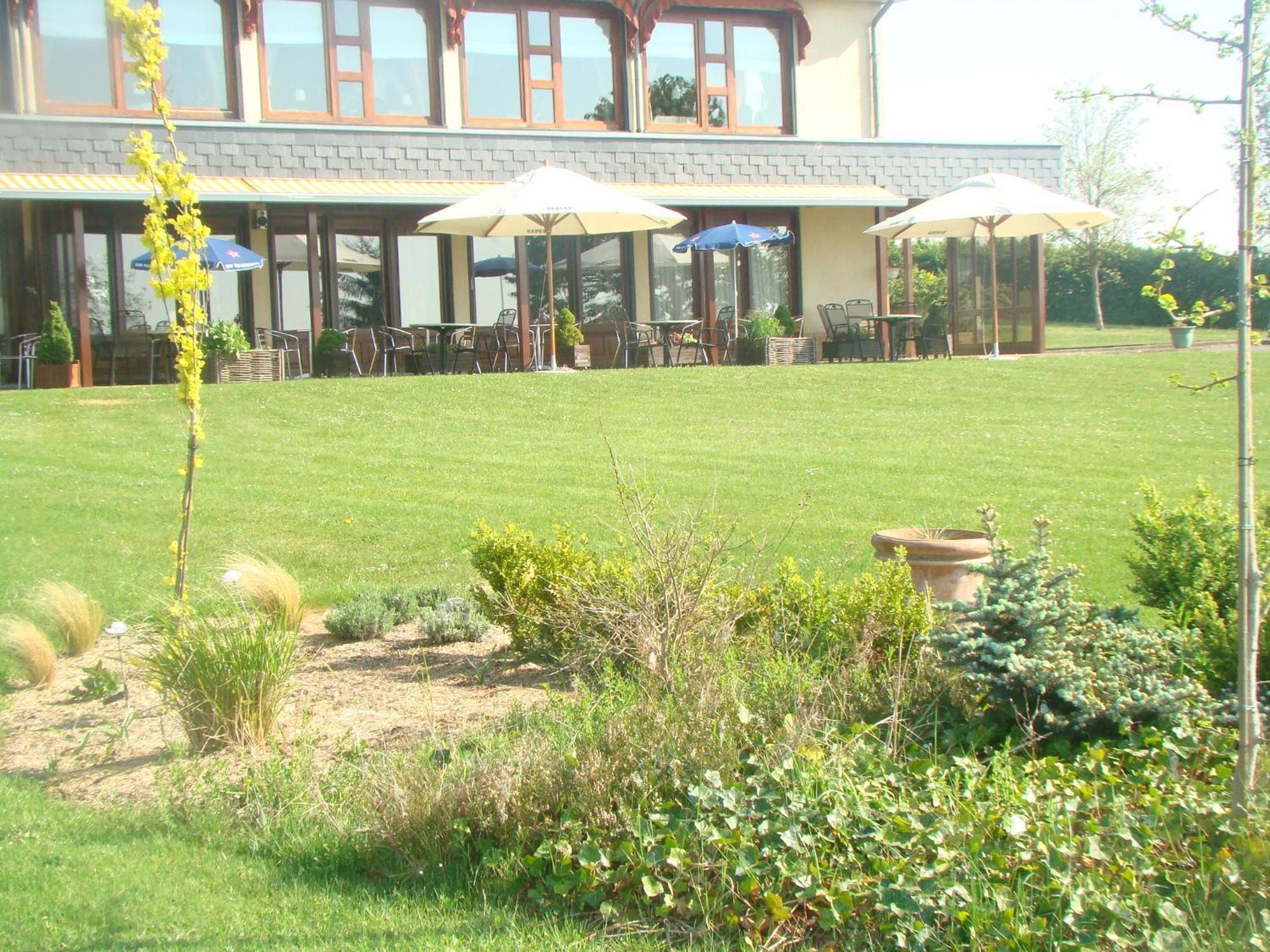 Hotel Restaurant N 4 Martelange Esterno foto