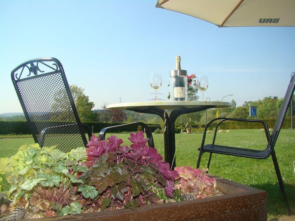 Hotel Restaurant N 4 Martelange Esterno foto
